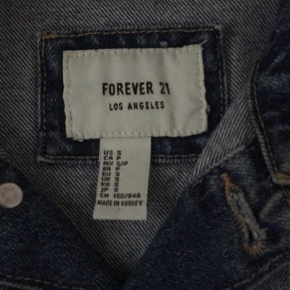 Lightly worn Forever 21 cropped denim jacket - Picture 3 of 4